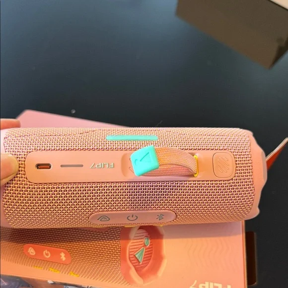 JBL Flip 7 Speaker - Pink - Picture 3 of 7